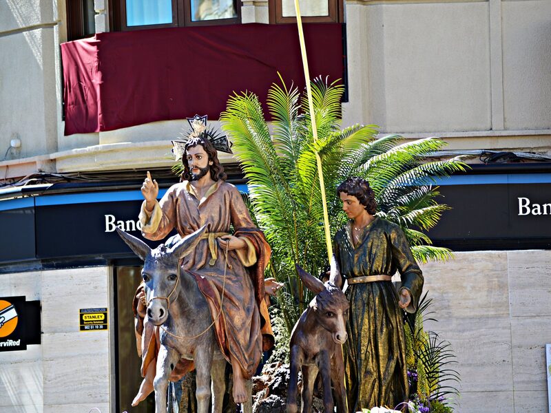 Paso de la Entrada de Jesús en Jerusalén en la Semana Santa de Cieza, con Cristo sobre la borrica